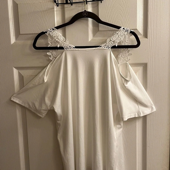 2X~WHITE BLOUSE~ LACE SHOULDERS~NWOT~ - Picture 4 of 9